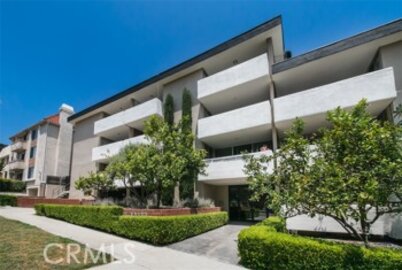 Phenomenal Newly Listed Kinnard Westwood Condominium Located at 10633 Kinnard Avenue #1